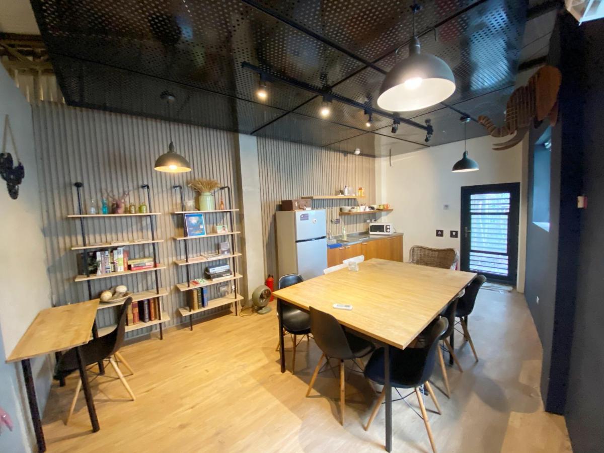 Fengjia Living Lab Hostel Taichung Exterior photo